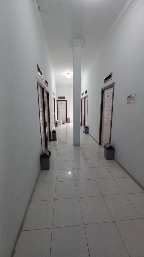 Hotel Oyo 93206 Penginapan Budi Syariah Pekanbaru Esterno foto