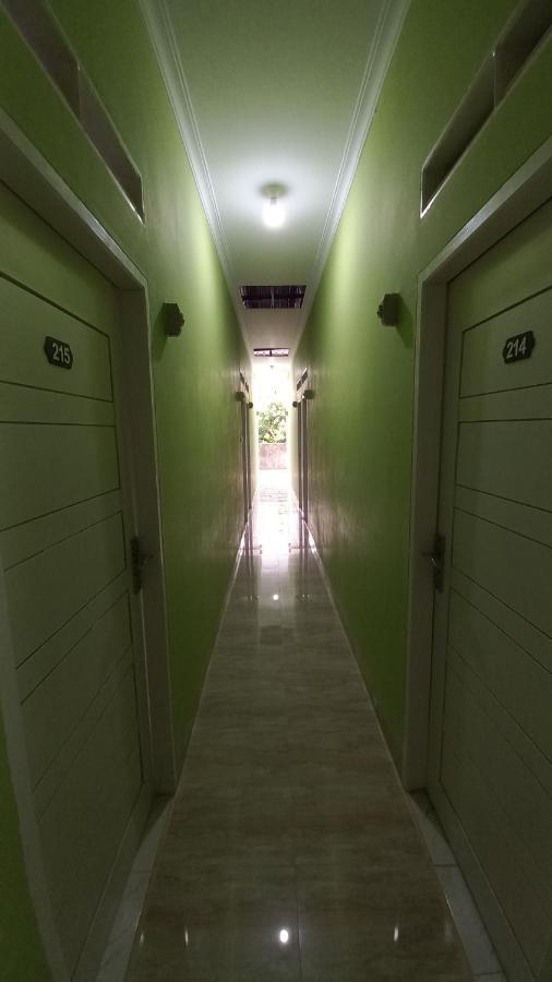 Hotel Oyo 93206 Penginapan Budi Syariah Pekanbaru Esterno foto