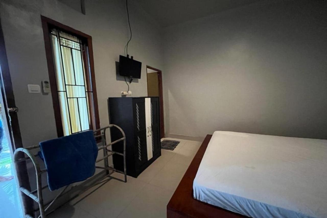 Hotel Oyo 93206 Penginapan Budi Syariah Pekanbaru Esterno foto